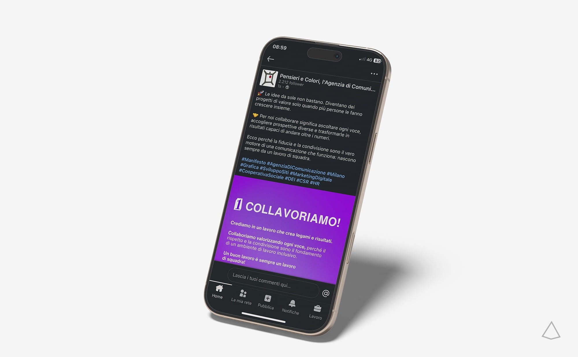 Hashtag in fondo al testo di un post pubblico su LinkedIn.